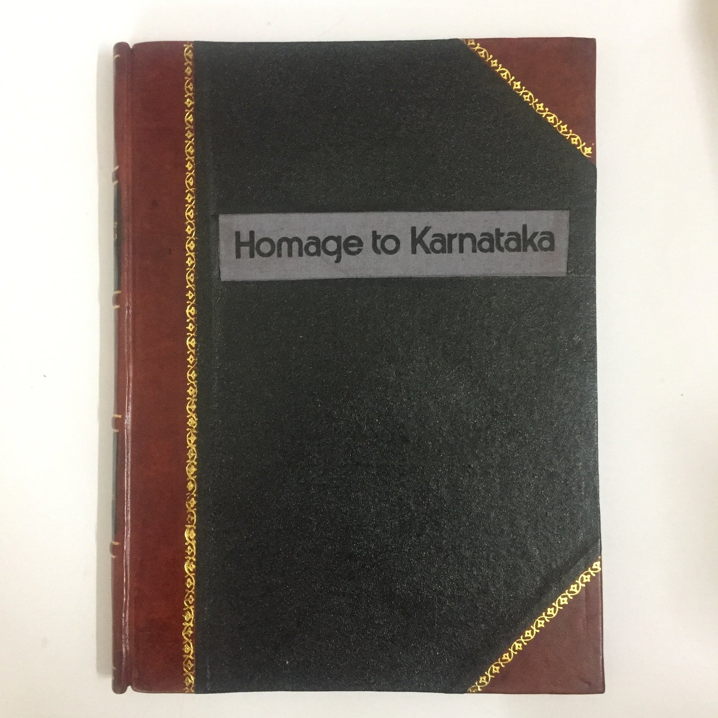 Homage to Karnataka by Dr. Saryu Doshi (First edition; January 1, 1982)