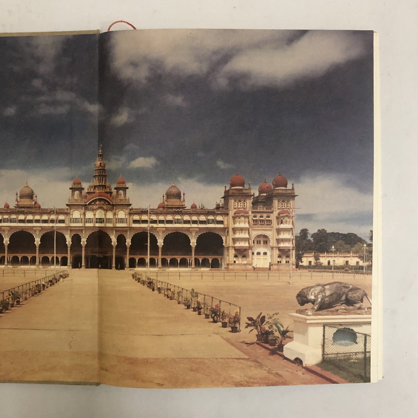 The Royal City: A Celebration Of The Architectural Heritage And City-Aesthetics Of Mysore by T.P. Issar
